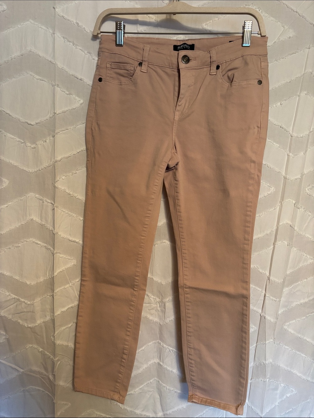 Buffalo David Bitton Faux-Blush Mid-Rise Capri